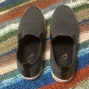 Size 7.5-8 Woolloomooloo sneakers